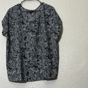 Torrid 2 Floral Black and White Top